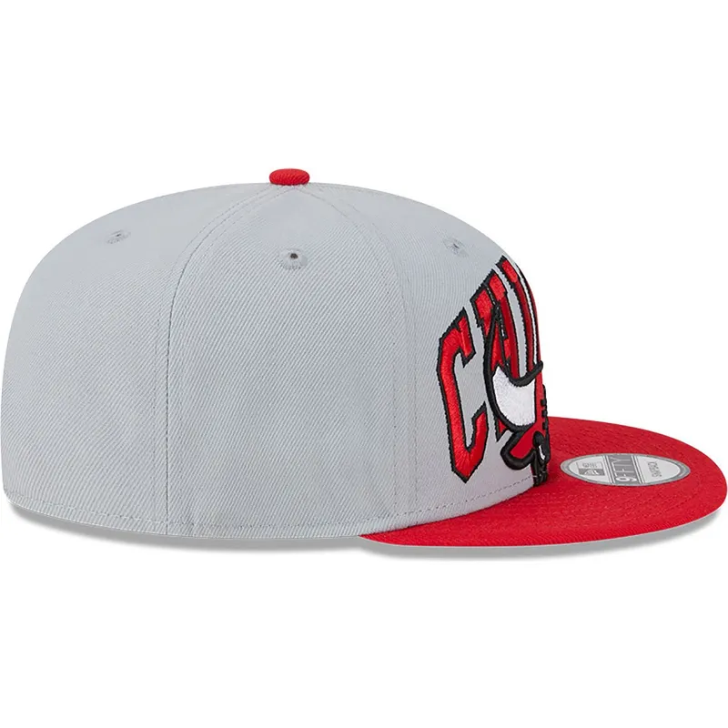 cepice-rovna-seda-snapback-9fifty-tip-off-2023-chicago-bulls-nba-new-era