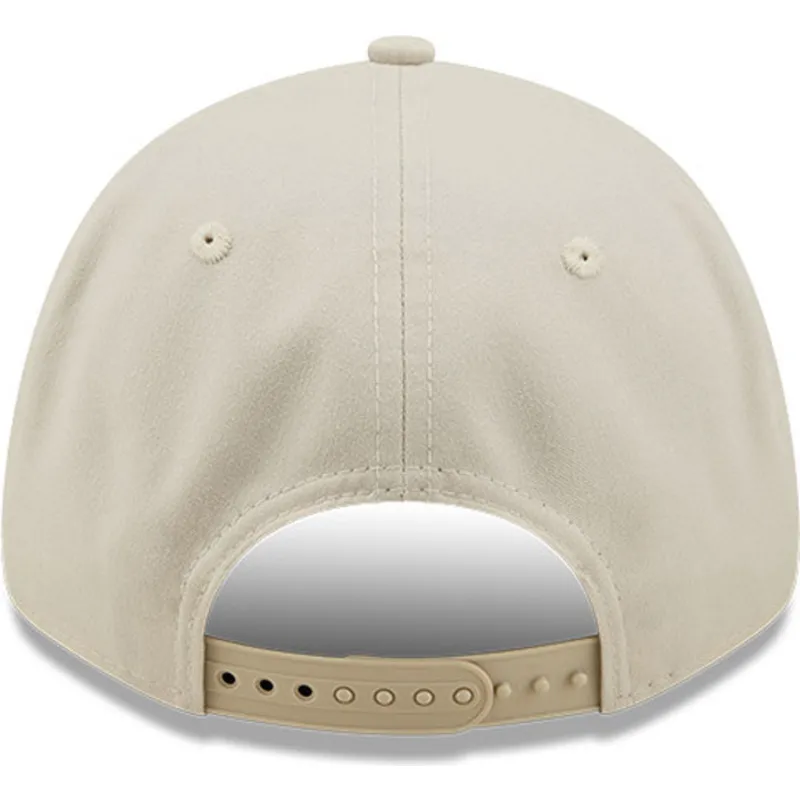 beige-gebogene-snapback-kappe-mit-beigem-logo-9forty-tonal-repreve-der-new-york-yankees-mlb-von-new-era