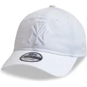 weisse-verstellbare-curved-cap-mit-weissem-logo-9twenty-league-essential-der-new-york-yankees-mlb-von-new-era