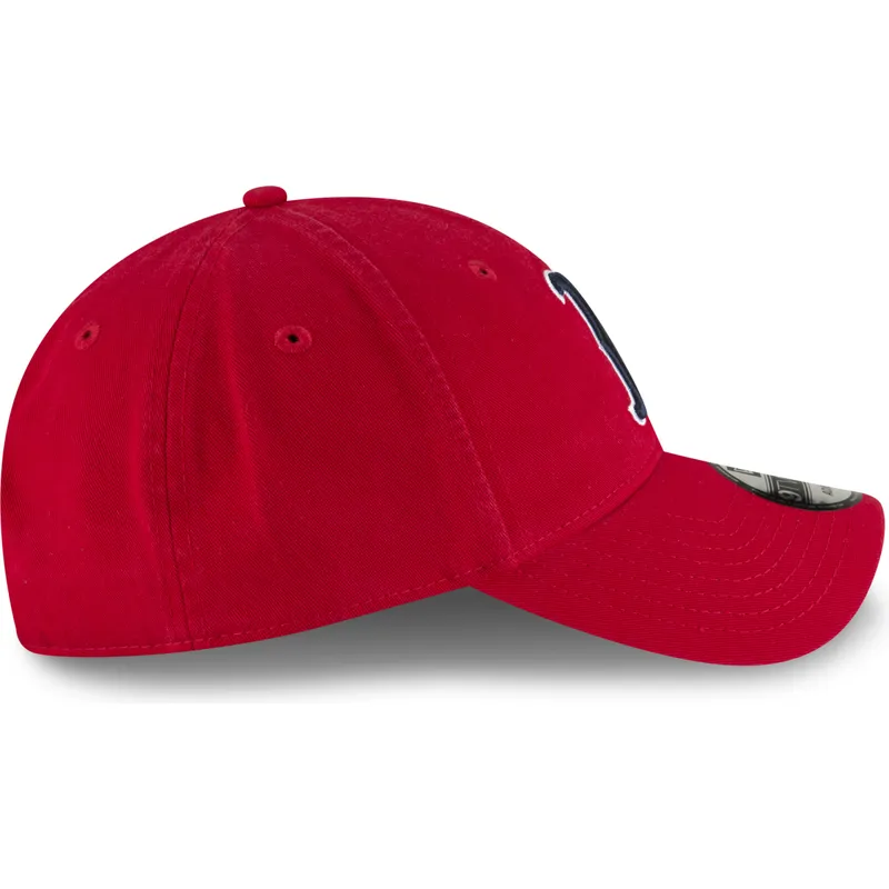 rote-verstellbare-curved-cap-mit-marineblauem-logo-9twenty-core-classic-der-boston-red-sox-mlb-von-new-era