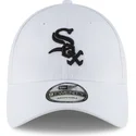 vit-justerbar-kurvad-keps-med-svart-logotyp-9twenty-core-classic-fran-chicago-white-sox-mlb-av-new-era