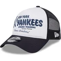 weisse-und-marineblaue-9forty-a-frame-team-trucker-kappe-der-new-york-yankees-mlb-von-new-era