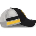 svart-och-vit-pittsburgh-pirates-mlb-9twenty-stripe-truckerkeps-fran-new-era