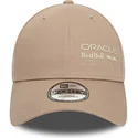 beige-gebogener-snapback-9forty-seasonal-red-bull-racing-formel-1-kappe-von-new-era