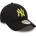 new-era-curved-brim-yellow-logo-9forty-league-essential-new-york-yankees-mlb-black-adjustable-cap