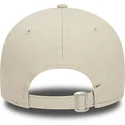 beige-verstellbare-kappe-mit-gebogenem-schirm-und-braunem-logo-9forty-league-essential-der-new-york-yankees-mlb-von-new-era