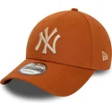 cepice-zaoblena-hneda-nastavitelny-9forty-league-essential-new-york-yankees-mlb-new-era