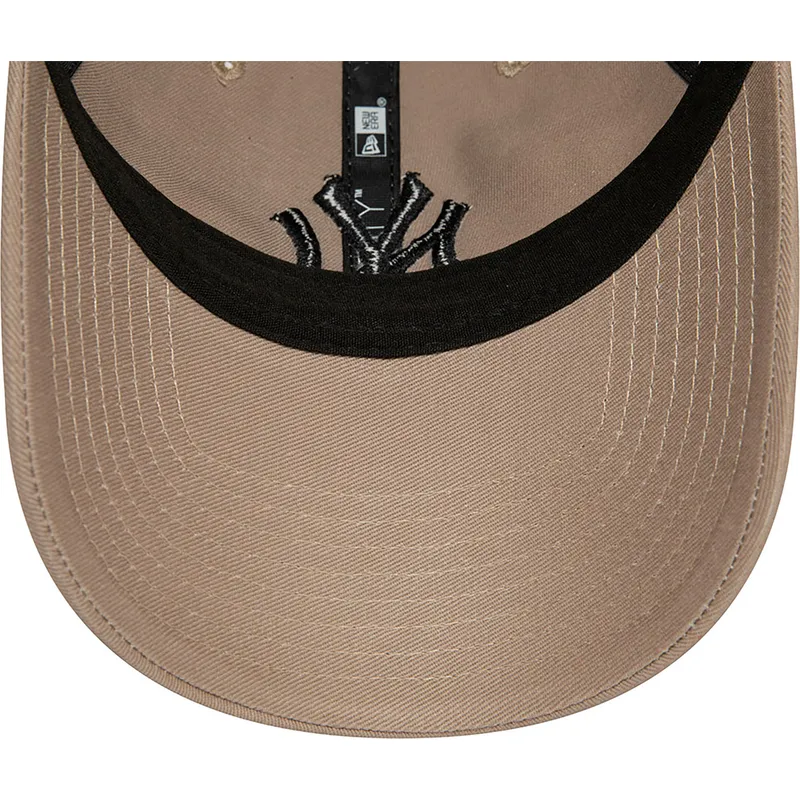 cepice-zaoblena-hneda-nastavitelny-9twenty-league-essential-new-york-yankees-mlb-new-era