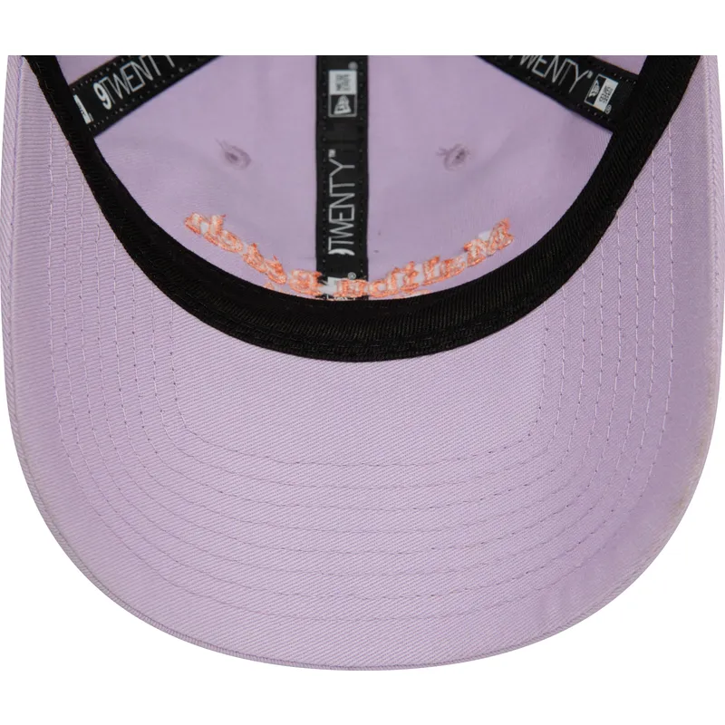 violette-verstellbare-curved-cap-fur-damen-9twenty-wordmark-von-malibu-beach-california-von-new-era