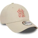 beige-verstellbare-9forty-team-outline-cap-der-new-york-yankees-mlb-von-new-era