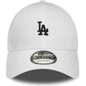 verstellbare-weisse-9forty-home-field-trucker-kappe-der-los-angeles-dodgers-mlb-von-new-era