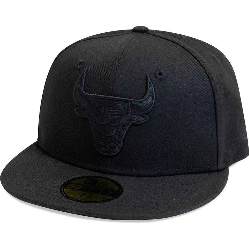 schwarze-passgenaue-flat-cap-mit-schwarzem-logo-59fifty-essential-der-chicago-bulls-nba-von-new-era