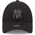 schwarze-verstellbare-curved-cap-mit-schwarzem-logo-9forty-pop-outline-der-new-york-yankees-mlb-von-new-era