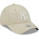 beige-verstellbare-damenkappe-9forty-league-essential-der-new-york-yankees-mlb-von-new-era