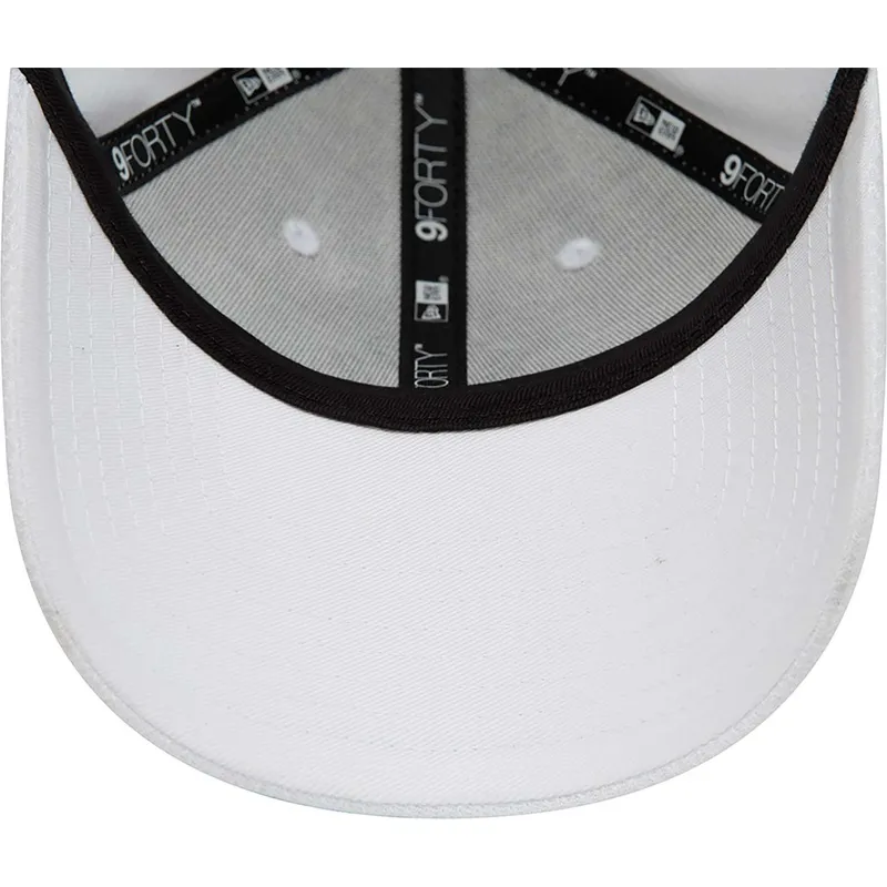 weisse-verstellbare-gebogene-kappe-9forty-diamond-era-essential-der-new-york-yankees-mlb-von-new-era