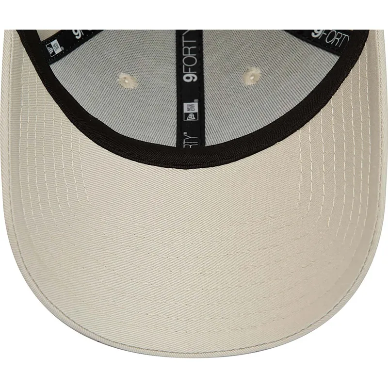 beige-verstellbare-curved-cap-9forty-repreve-league-essential-der-new-york-yankees-mlb-von-new-era