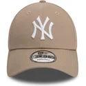 cepice-zaoblena-hneda-nastavitelny-9forty-league-essential-new-york-yankees-mlb-new-era