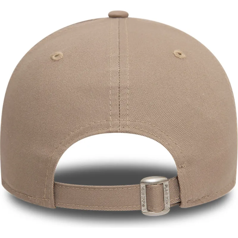 cap-zaoblena-brown-adjustable-strap-claro-9forty-league-essential-new-york-yankees-mlb-new-era