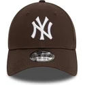 cepice-zaoblena-hneda-nastavitelny-9forty-league-essential-new-york-yankees-mlb-new-era
