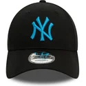 schwarze-verstellbare-kappe-mit-gebogenem-schirm-und-blauem-logo-9forty-league-essential-der-new-york-yankees-mlb-von-new-era
