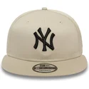 cepice-rovna-bezova-snapback-9fifty-league-essential-new-york-yankees-mlb-new-era