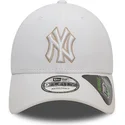 cepice-zaoblena-bila-nastavitelny-9forty-repreve-outline-new-york-yankees-mlb-new-era