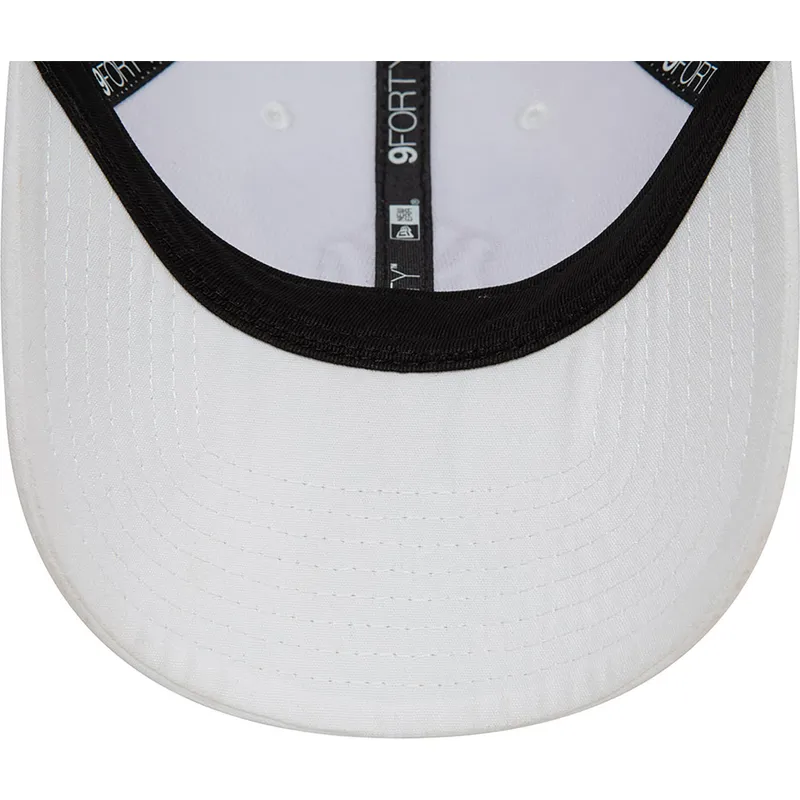 cepice-zaoblena-bila-nastavitelny-9forty-repreve-outline-new-york-yankees-mlb-new-era