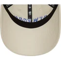 beige-verstellbare-curved-cap-9twenty-wordmark-der-new-york-yankees-mlb-von-new-era