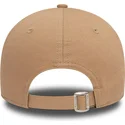 verstellbare-braune-9forty-curved-cap-von-new-era