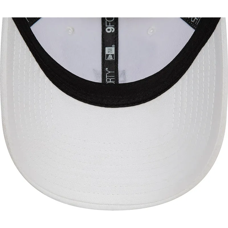 cap-zaoblena-white-adjustable-strap-9forty-new-era