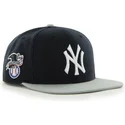 schwarze-flache-kappe-mit-grauem-schirm-snapback-von-new-york-yankees-mlb-sure-shot-von-47-brand