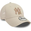 beige-trucker-kappe-mit-beigem-logo-9forty-home-field-der-new-york-yankees-mlb-von-new-era