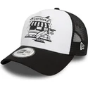 weisse-und-schwarze-trucker-kappe-a-frame-graphic-von-hot-dog-new-york-von-new-era