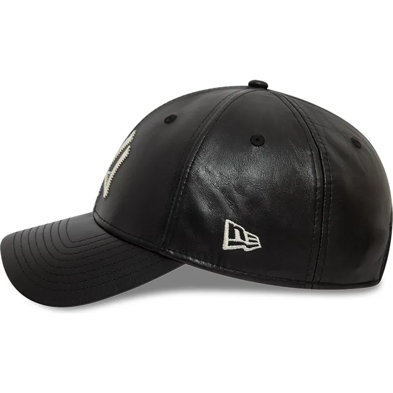 schwarze-verstellbare-curved-cap-9forty-leather-der-new-york-yankees-mlb-von-new-era