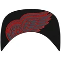 schwarze-snapback-kappe-mit-flachem-schirm-und-detroit-red-wings-nhl-logo-von-47-brand