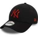 9forty-league-essential-new-york-yankees-mlb-verstellbare-schwarze-kappe-mit-rotem-logo-von-new-era