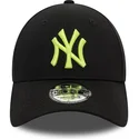 cepice-zaoblena-cerna-nastavitelny-9forty-league-essential-new-york-yankees-mlb-new-era