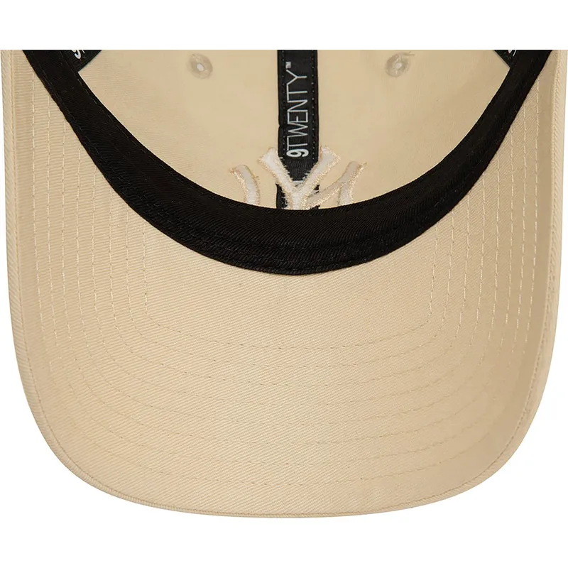 beige-verstellbare-curved-cap-mit-beigem-logo-9twenty-league-essential-der-new-york-yankees-mlb-von-new-era