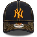 marineblaue-gebogene-verstellbare-kappe-mit-orangefarbenem-logo-fur-kinder-9forty-stitch-der-new-york-yankees-mlb-von-new-era