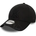 schwarze-verstellbare-curved-cap-mit-schwarzem-logo-9forty-flame-der-new-york-yankees-mlb-von-new-era