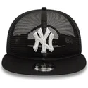 schwarze-9fifty-flat-brim-trucker-kappe-mit-gesticktem-mesh-der-new-york-yankees-mlb-von-new-era