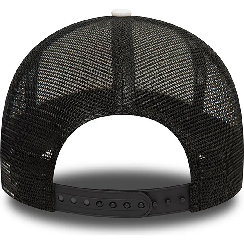 cepice-zaoblena-cerna-snapback-bugs-bunny-and-his-friends-a-frame-looney-tunes-new-era