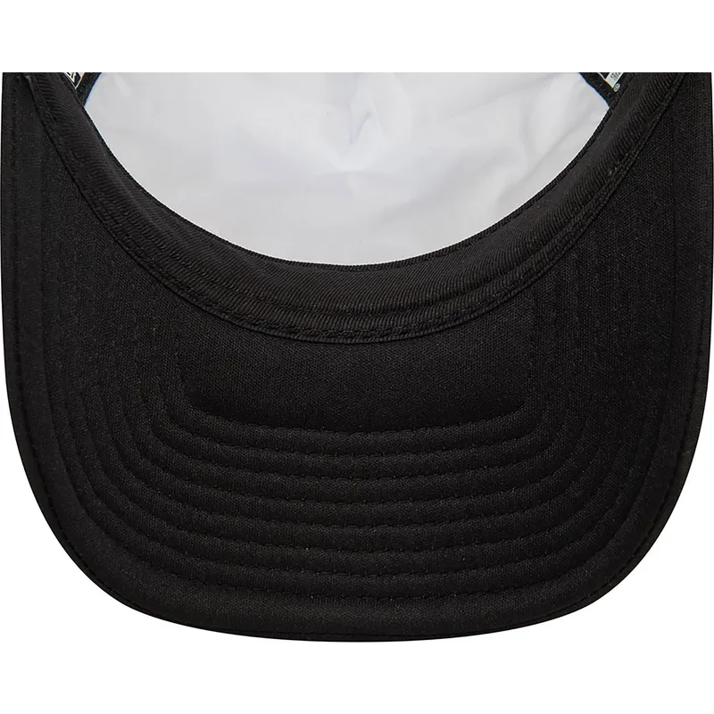 cepice-zaoblena-cerna-snapback-bugs-bunny-and-his-friends-a-frame-looney-tunes-new-era