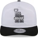 weiss-schwarze-snapback-golferkappe-mit-gebogenem-schirm-und-chrome-logo-der-los-angeles-dodgers-mlb-von-new-era