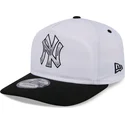 gebogene-weisse-und-schwarze-snapback-kappe-golfer-chrome-logo-von-new-york-yankees-mlb-von-new-era