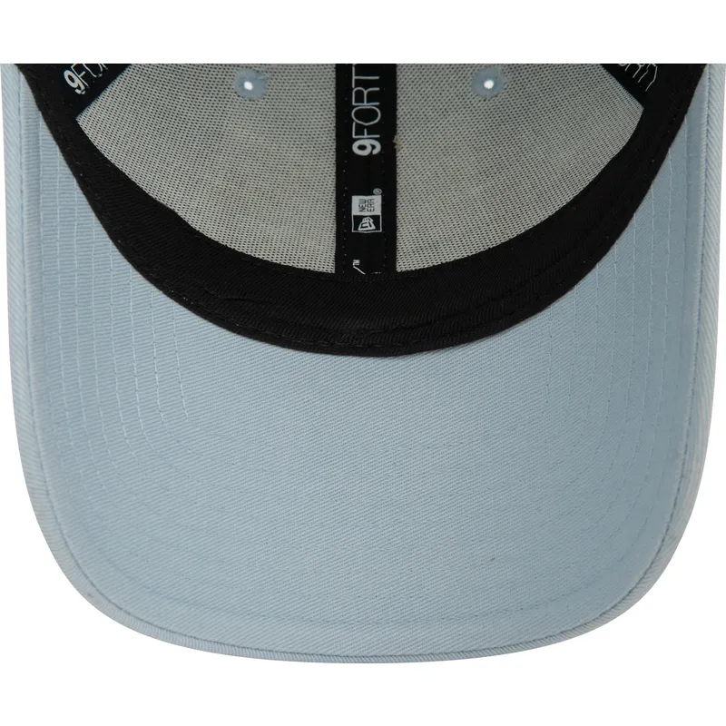 justerbar-ljusbla-9forty-pin-kurvkeps-fran-new-era