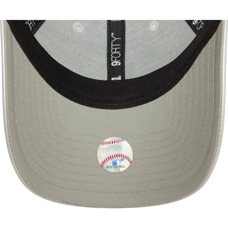 cepice-zaoblena-seda-nastavitelny-plateada-plateado-9forty-midi-pu-new-york-yankees-mlb-new-era