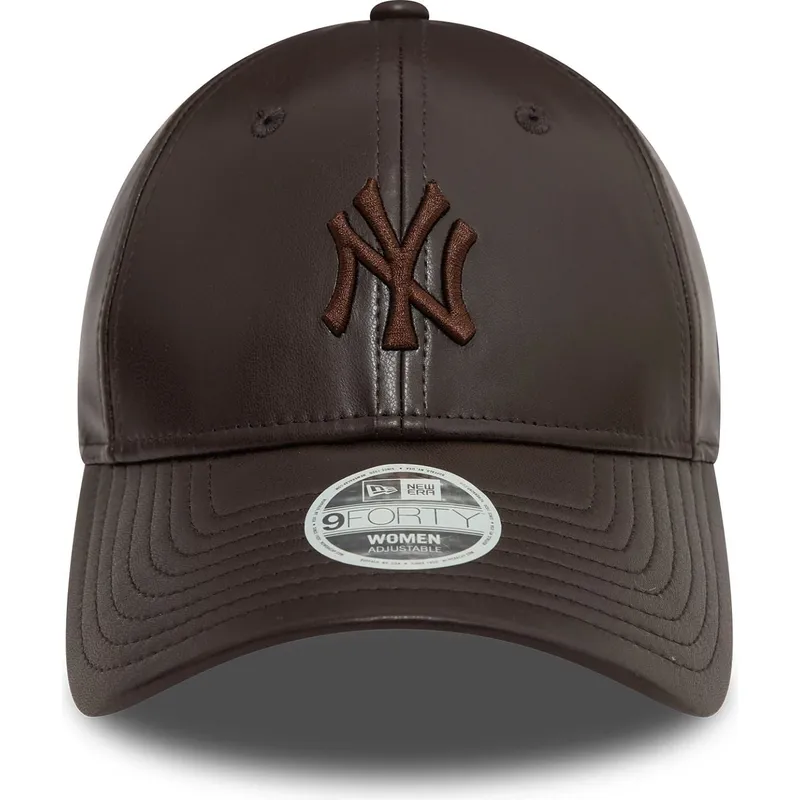 verstellbare-braune-damenkappe-mit-gebogenem-schirm-und-braunem-logo-9forty-midi-pu-der-new-york-yankees-mlb-von-new-era