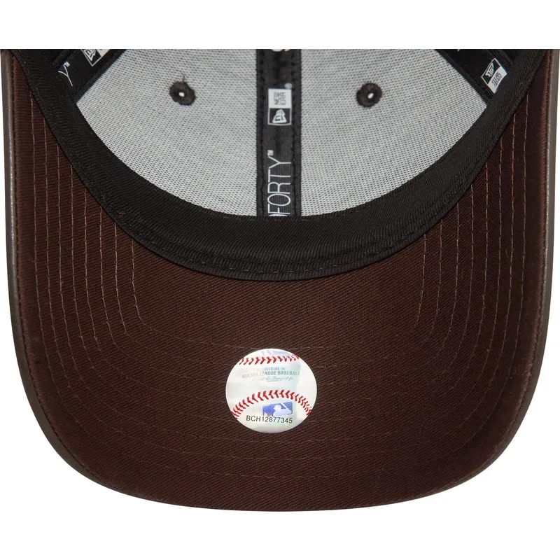 cepice-zaoblena-hneda-nastavitelny-9forty-midi-pu-new-york-yankees-mlb-new-era