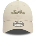 beige-verstellbare-9twenty-heritage-script-kappe-von-new-era